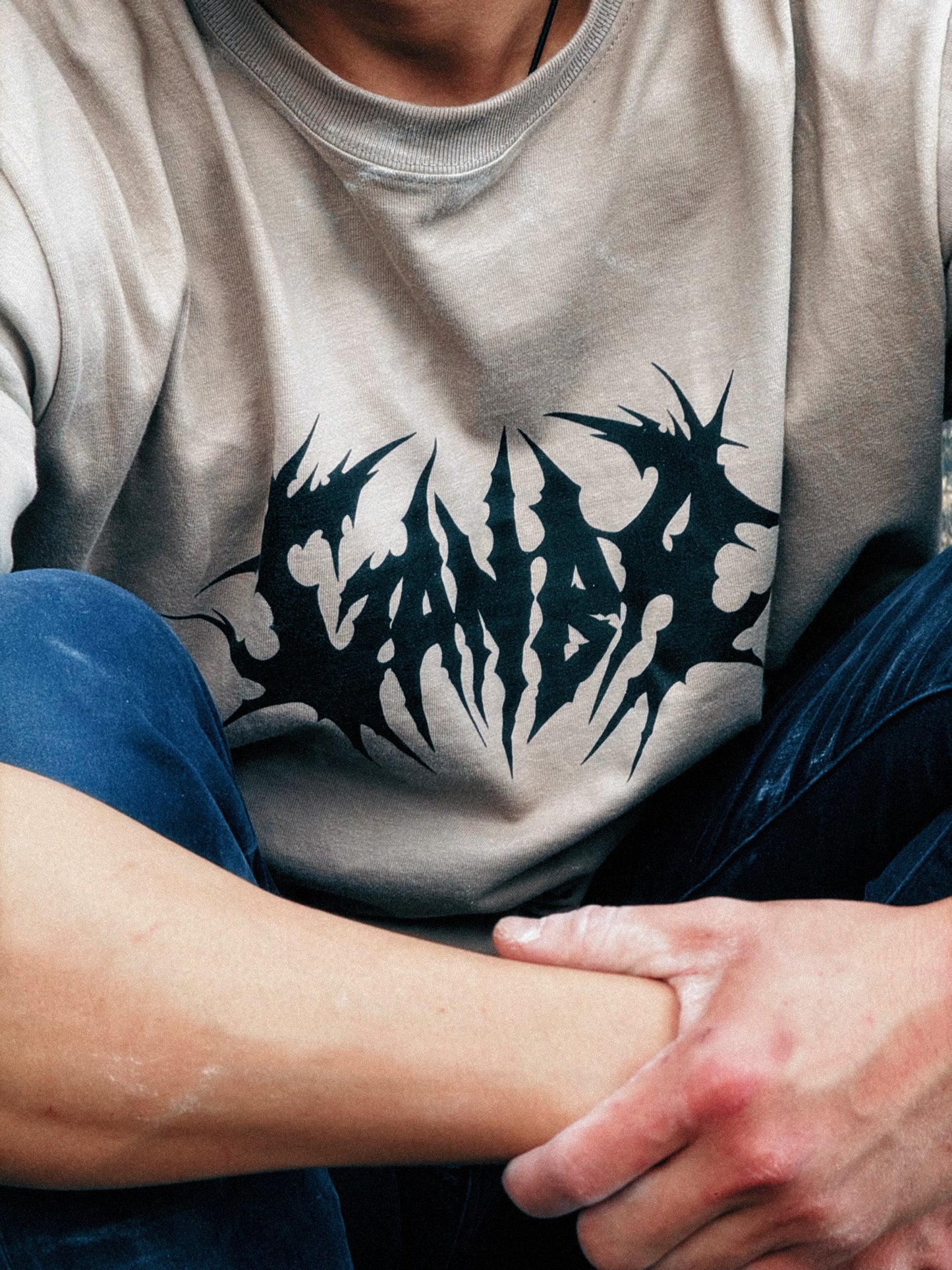 ‘Metal’ Tee Taupe/Black