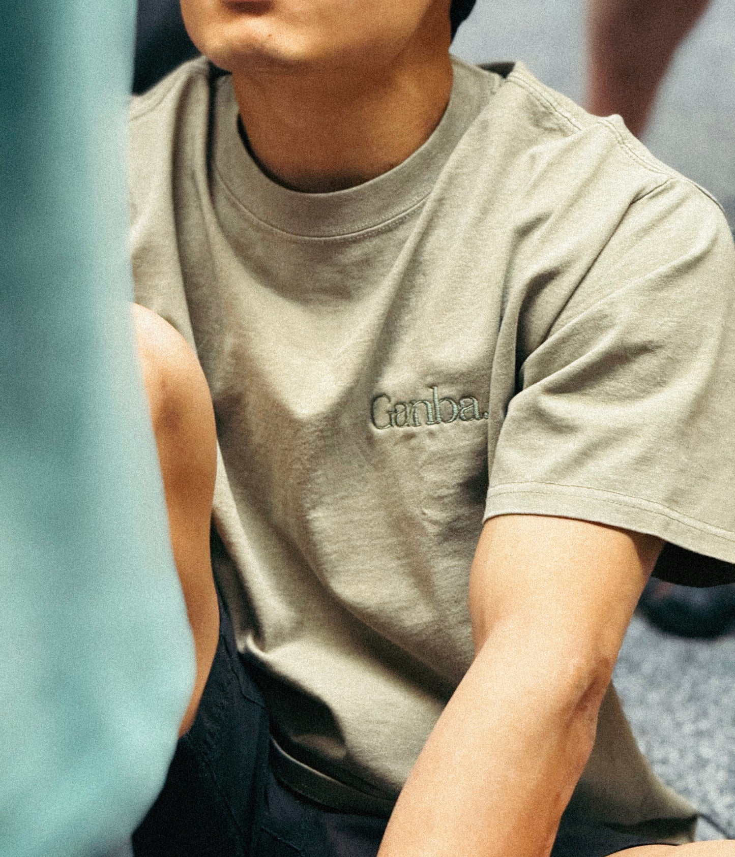 ‘Ganba’ Embroidered Tee / Olive